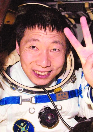 谁是中国太空行走第一人?