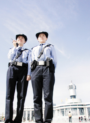 天津站绽放8警花(图)