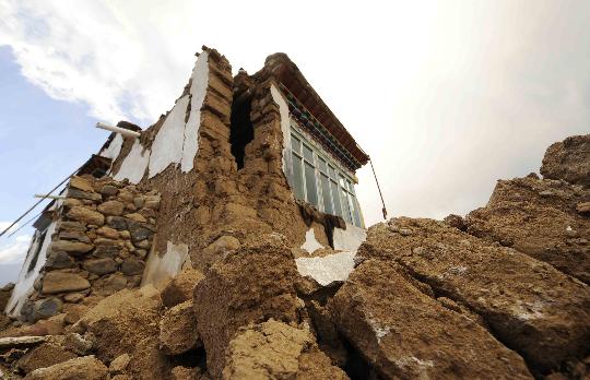 西藏当雄县格达乡因地震死亡30余人