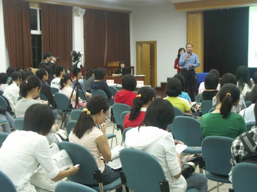 “调研中国”第5场报告在上海财经大学举行
