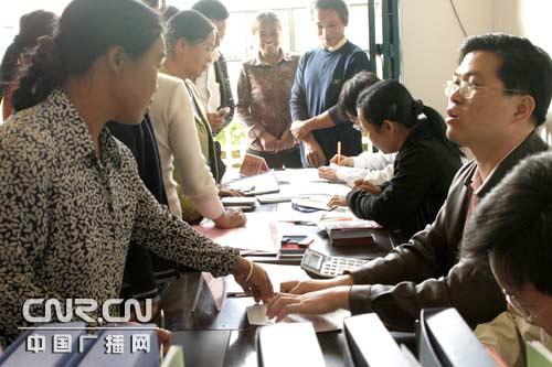 广西百色 农事村办服务站全心为农民服务