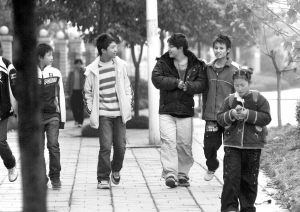 国内新闻 > 正文      本报讯(记者 周雪莲)900名学生放学回家,只能