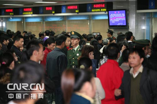 广东春运执勤兵今日进驻深圳火车站(图)