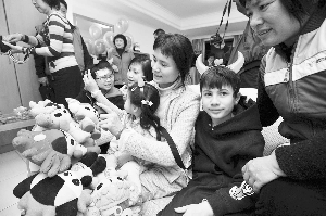 <em>双胞胎姐妹</em>多年未见<em>宝岛</em>重逢_新闻中心_新浪