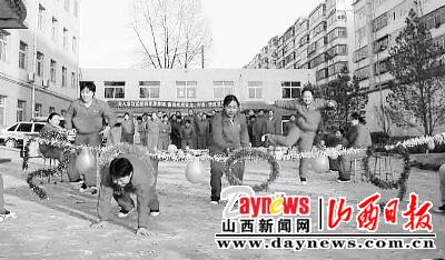 省戒毒劳教所让戒毒人员欢乐过节（图）
