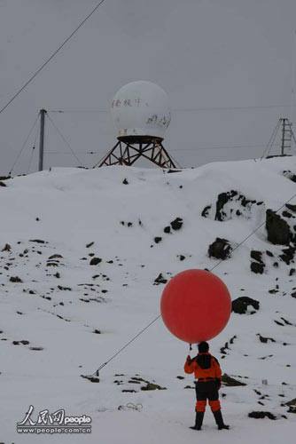 我国南极中山站遭20年来夏季最大风雪(组图)