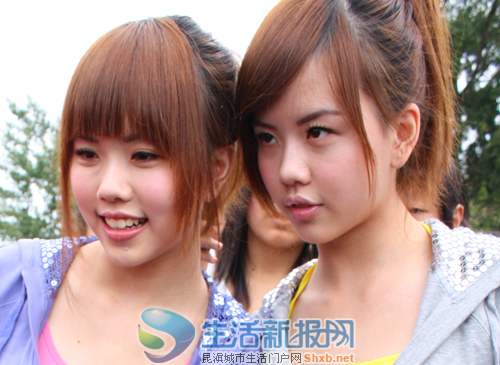 墨江双胞胎节 90后美女by2最抢眼(组图)