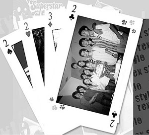 置办毕业纪念品+笑脸扑克受青睐