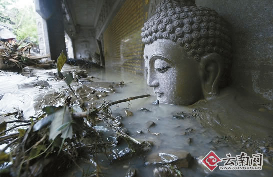 台风灾害阻断道路 赴台游不能登阿里山 近800