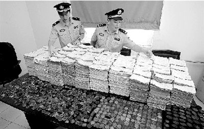 这堆假发票能逃税30亿元