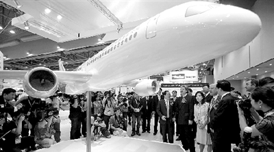 国产C919大型客机模型亮相