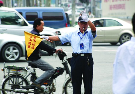 "金拇指协管员"候选人孙贵山 疏导交通提炼"四勤"法则