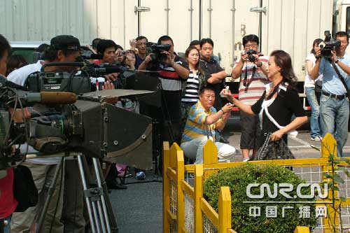 40家电视台大连探班电视剧《我的丑爹》