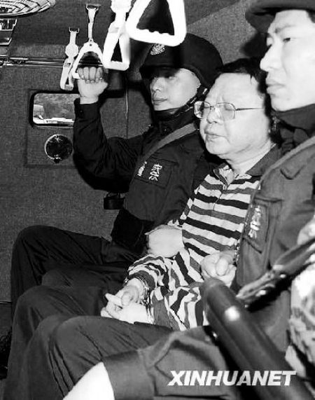 重庆打黑得人心市民热捧警察基金