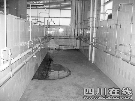 澡堂修好了不通燃气 上千大学生没法洗澡