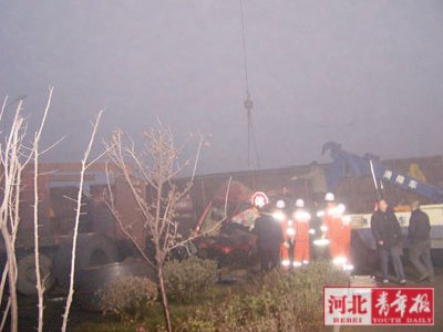 河北沧州运货汽车与火车相撞1死1伤