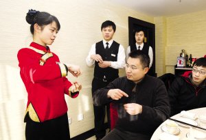 &ldquo;手语饭店&rdquo;靠双手赚自信