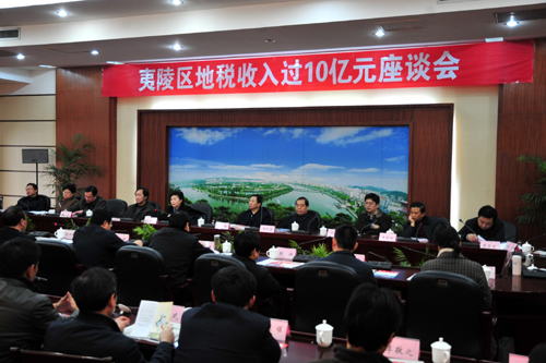 迪拜人均月收入_宜昌月收入6000元(2)