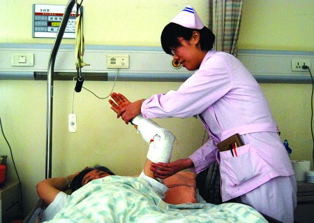 护士担当全陪 不再全家受累 无陪护病房渐被患