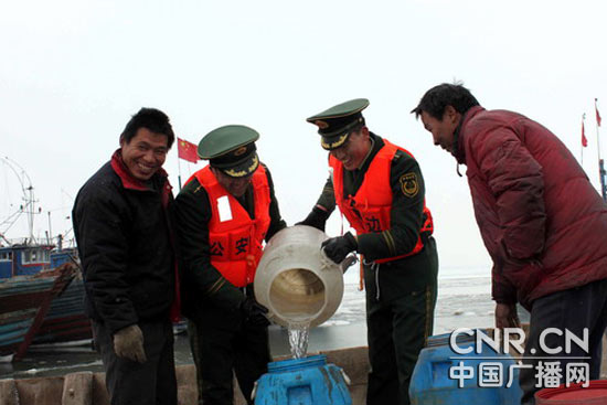 山东部分冰封海域禁止空载货船进出港口