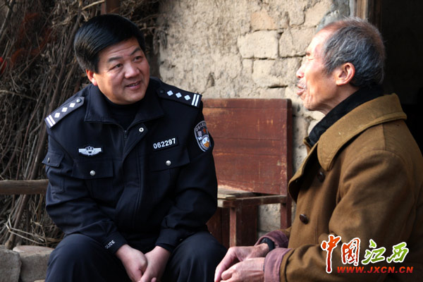 施华山:打拐英雄英雄打拐背后的故事 中国江西网:2010
