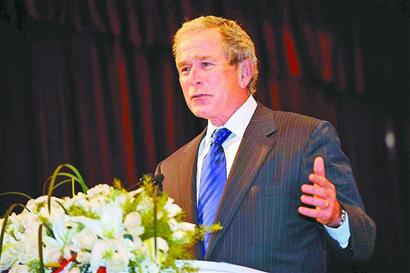 小布什访问山东称中国崛起是美国机会