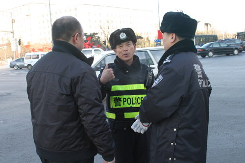 模范交警李栓良即将退休市民舍不得让其离开