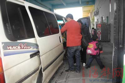 幼儿园校车超载被举报 现象很普遍