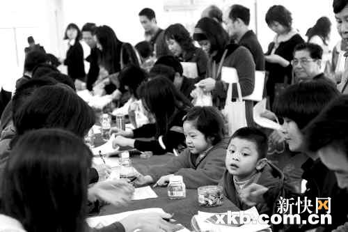 迪拜人均月收入_日本人的平均月收入(2)