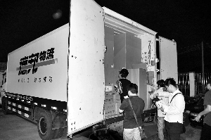 物流车内藏150台老虎机