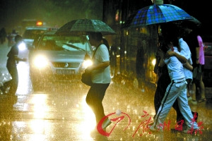 广东气象台回应广州特大暴雨预报较迟质疑(图)