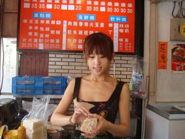 <em>性感</em> 早餐<em>妹</em> 网络爆红:昼卖早餐 夜做舞者(图)_