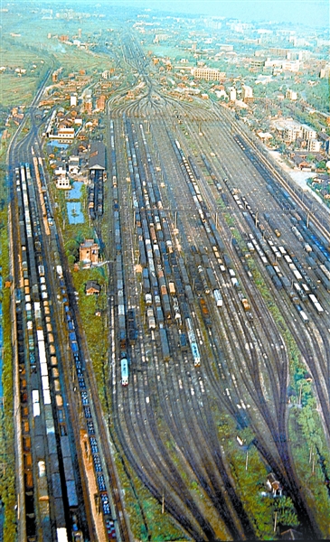 空中俯瞰武汉铁路编组站.