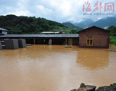 龙岩洪水暴发 5000房屋倒塌