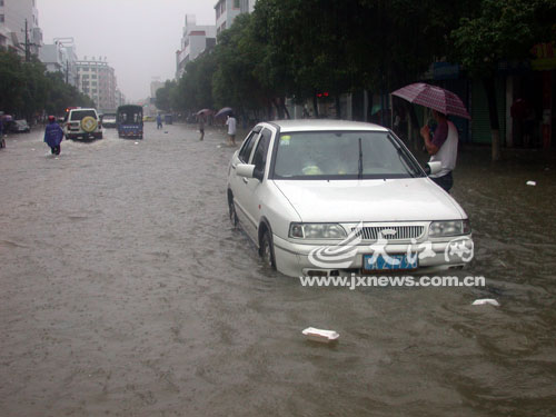 江西鹰潭受灾程度超1998年大洪水