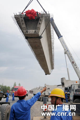 新疆最长高架桥建设进入冲刺阶段