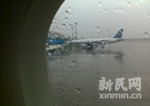 乘客投诉东航航班滞留首都机场称期间未给合理解释