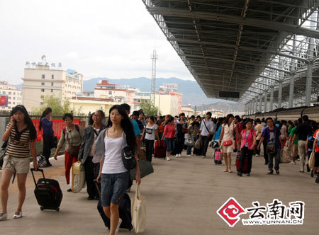 大理至丽江铁路拉动火红旅游和地方经济发展