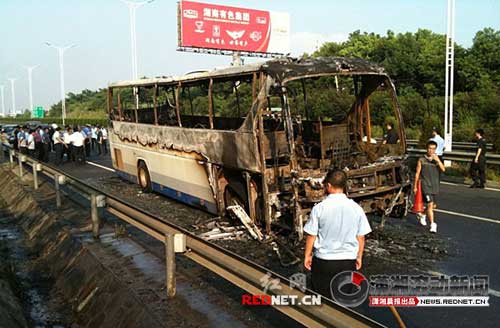 长沙机场大巴爆炸至少2人死亡(图)