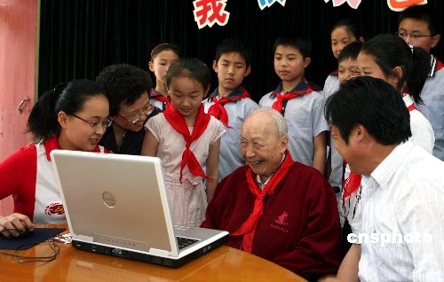 著名科学家、上海大学校长钱伟长逝世