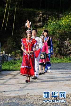 浙江立法保护畲族传统文化提倡穿戴民族服饰
