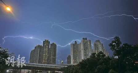 香港5日傍晚两小时内录得4861闪电(图)