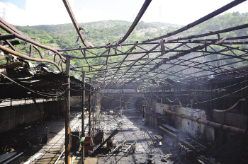 龙湾一钢管厂起火工人及时发现安全撤离