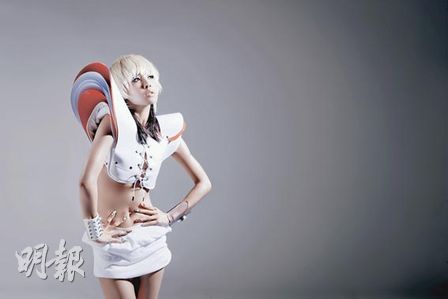 蔡依林白发造型展现狂野拍封面玩转韩国风