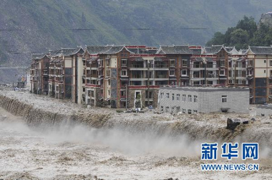 汶川因暴雨泥石流形成两个堰塞湖8000余人转移