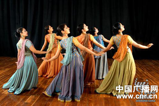 世博印度国家馆日18日举行活动当日传统歌舞舞蹁跹
