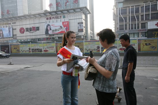 "佳丽曹梦曦甜甜地感谢