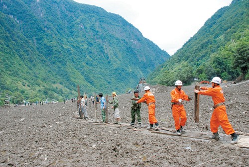 云南贡山一月内发生两次泥石流2人死101人失踪