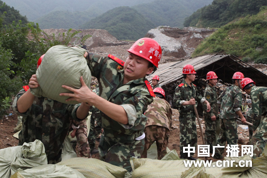 武警水电二总队辽宁蒲石河电站抗洪抢险救灾纪实