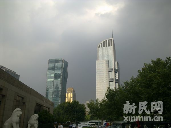 上海中心气象台12时57分发布雷电黄色预警信号